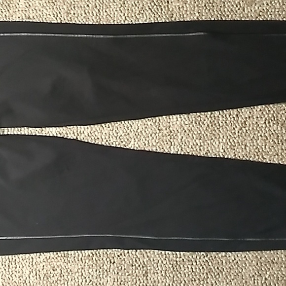 Women's Hue Ponte Black Leggings with Faux Leather Pipping - Sz M - Picture 3 of 8